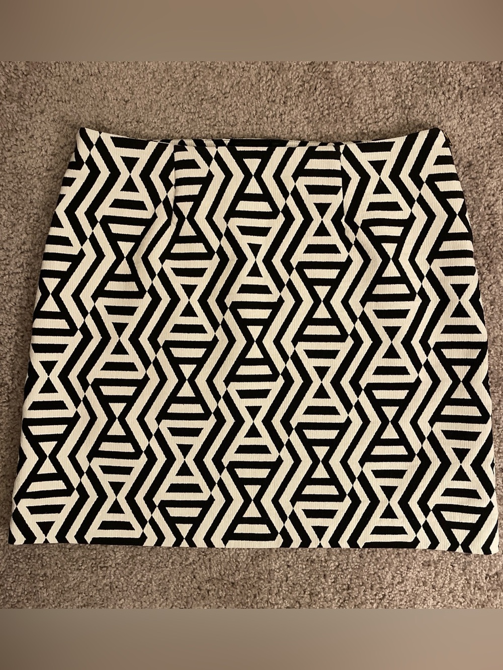 Karen Kane Black & White Geometric Skirt Size L